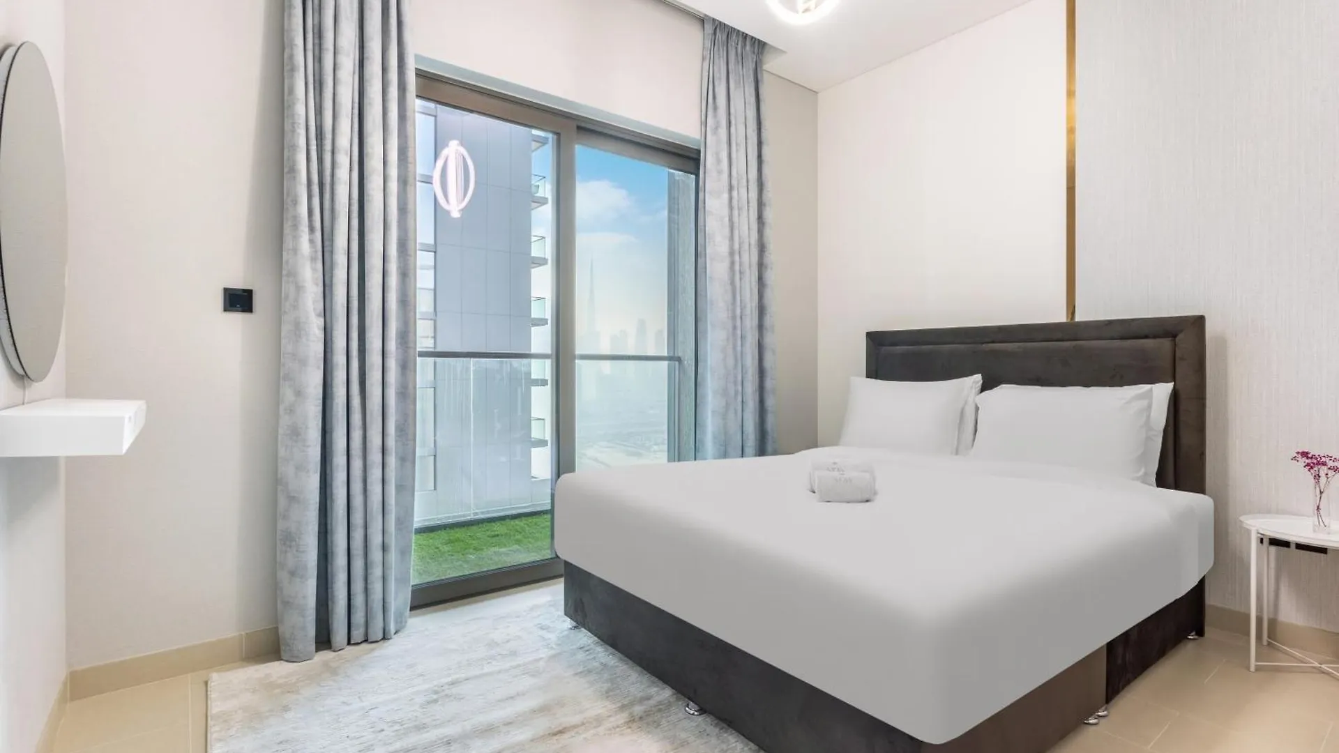 Stay By Latinem Luxury 2Br Holiday Home Cv A2813 Near Downtown Dubai